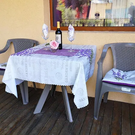 светлая новая студия в Lägenhet Primorsko