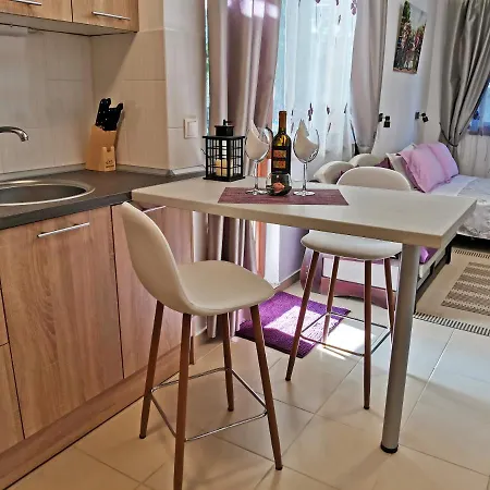 светлая новая студия в Apartamento *